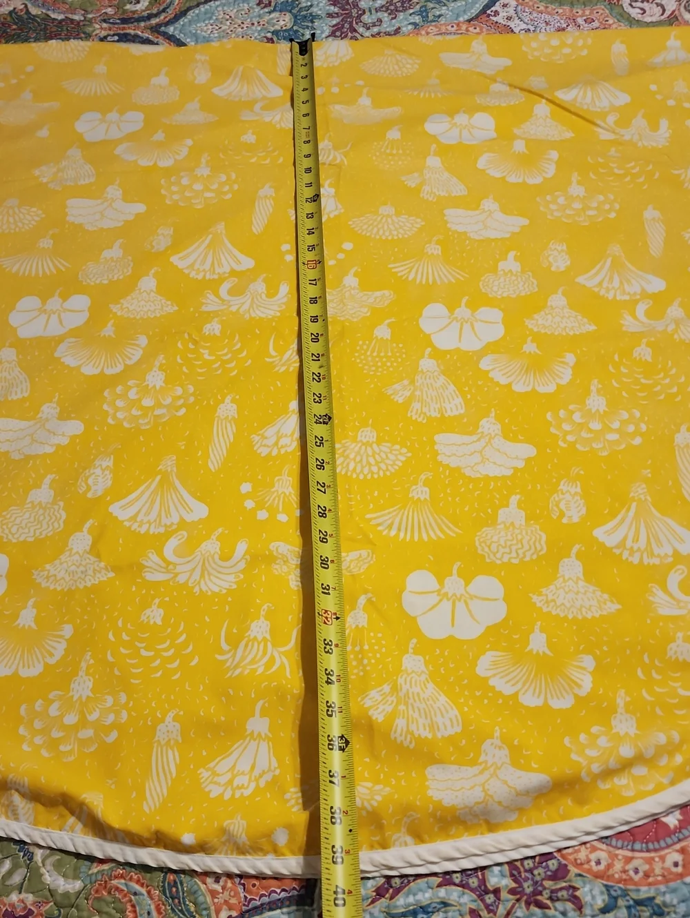MCM Vintage Oval Yellow Dandelion-Like Floral Tablecloth 60x80